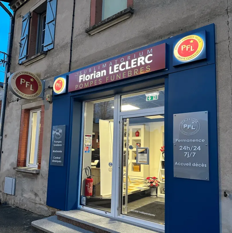 Entrée de l'agence de pompes funèbres Florian Leclerc aux couleurs de la marque.