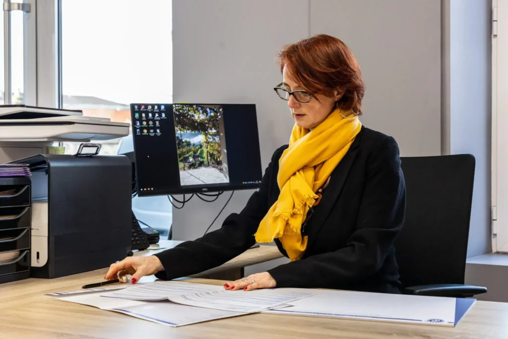 Accompagnement par une conseillère funéraire lors de l'organisation d'obsèques.